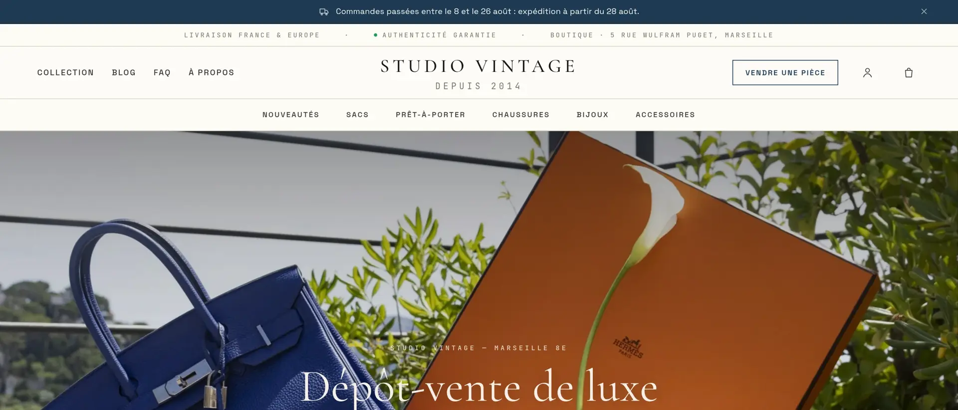 La page d'accueil de Studio Vintage : un sac Hermès bleu près de sa boîte orange, sous le menu de navigation par catégories.