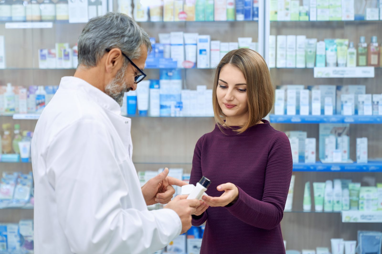 Pharmacienne au comptoir et digitalisation de l'officine