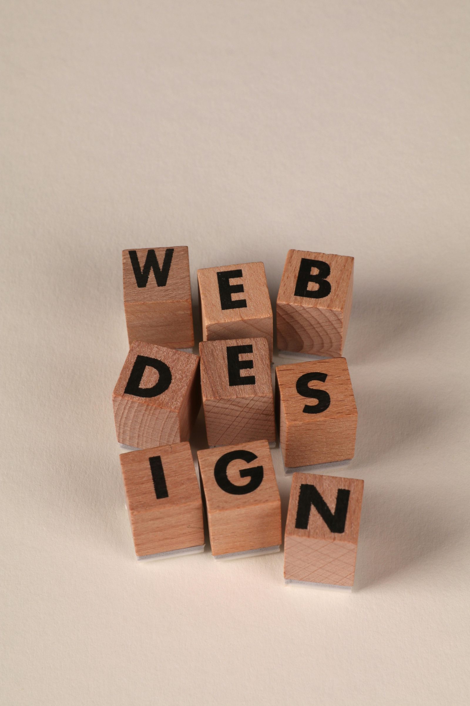 Design minimaliste et identité visuelle